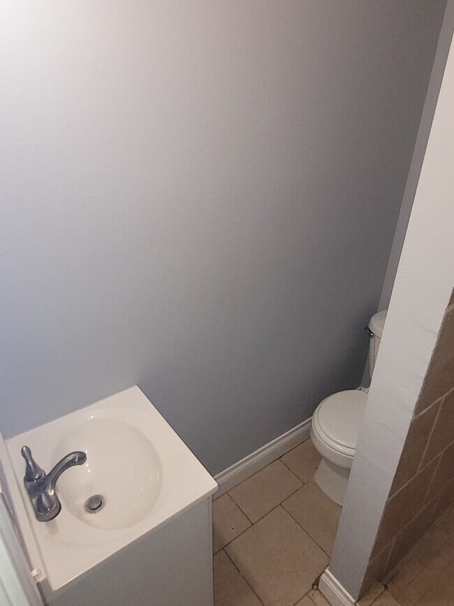 Building Photo - 3026 Sunbeam St