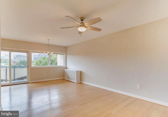 Building Photo - 4720 Chevy Chase Dr