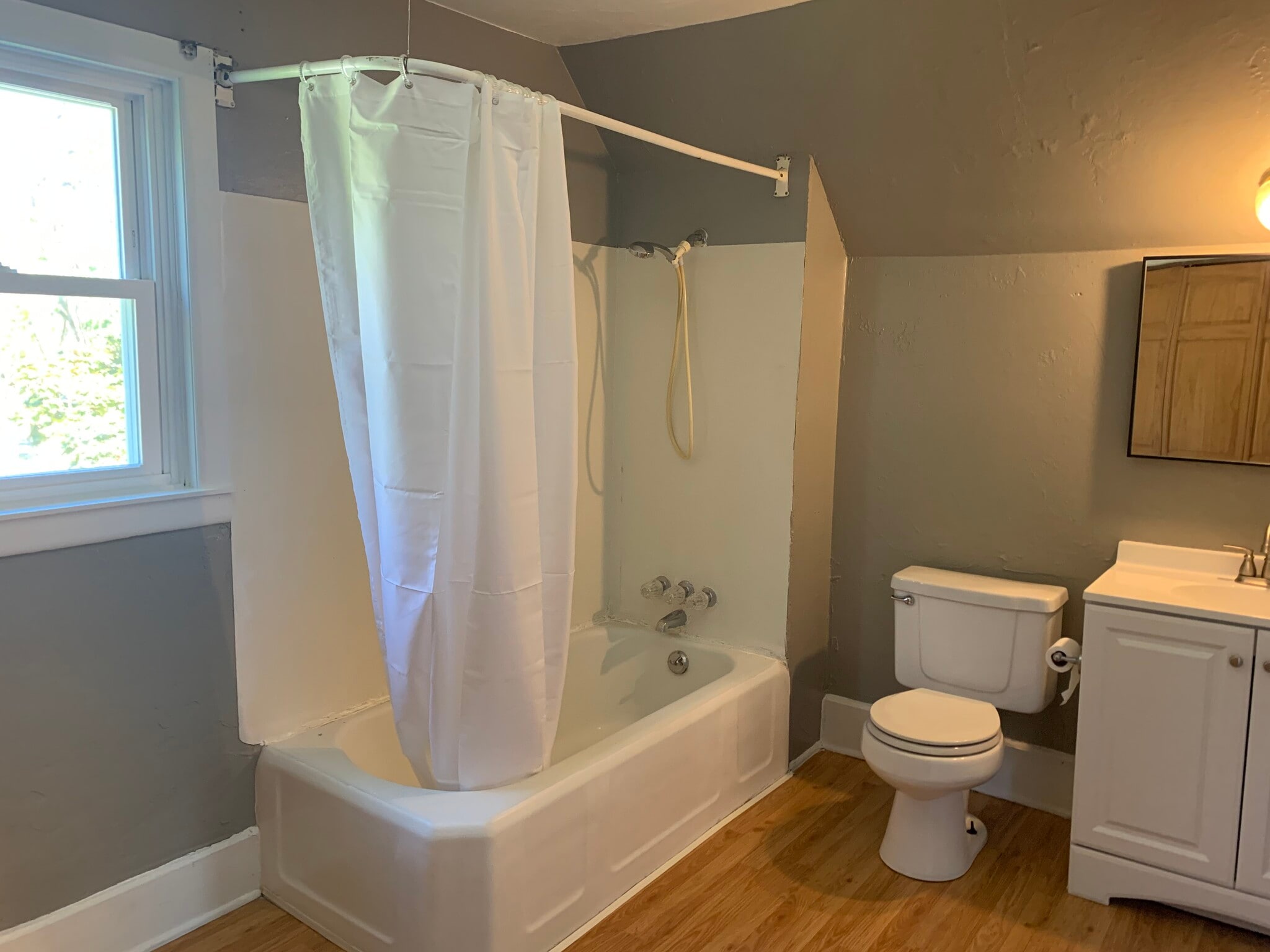 Very large bathroom - 1201 Steele St