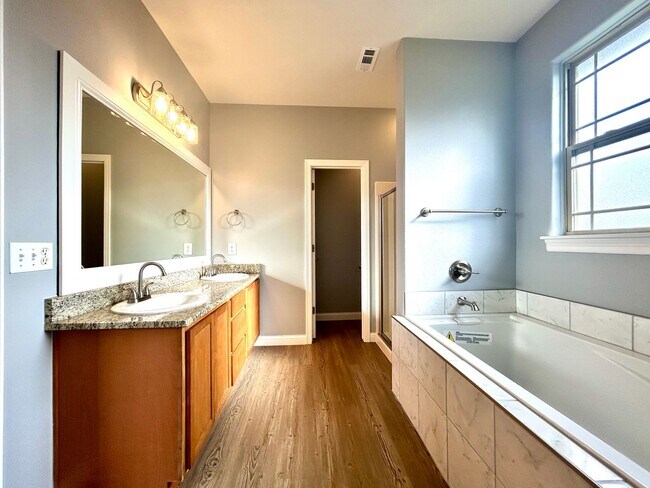 Building Photo - 3 bedroom 2 bath modern style home minutes from Centerton Main!!