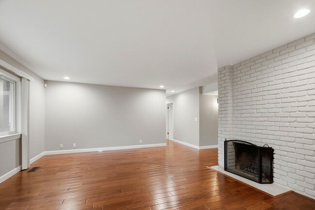 Building Photo - Remodeled 3 Bedroom 2 Bathroom Sunnyvale Home