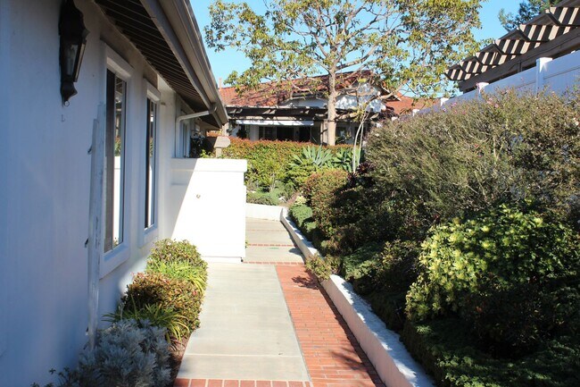 Building Photo - 2bd/2bth Ocean Hills 55+ Single Level home!