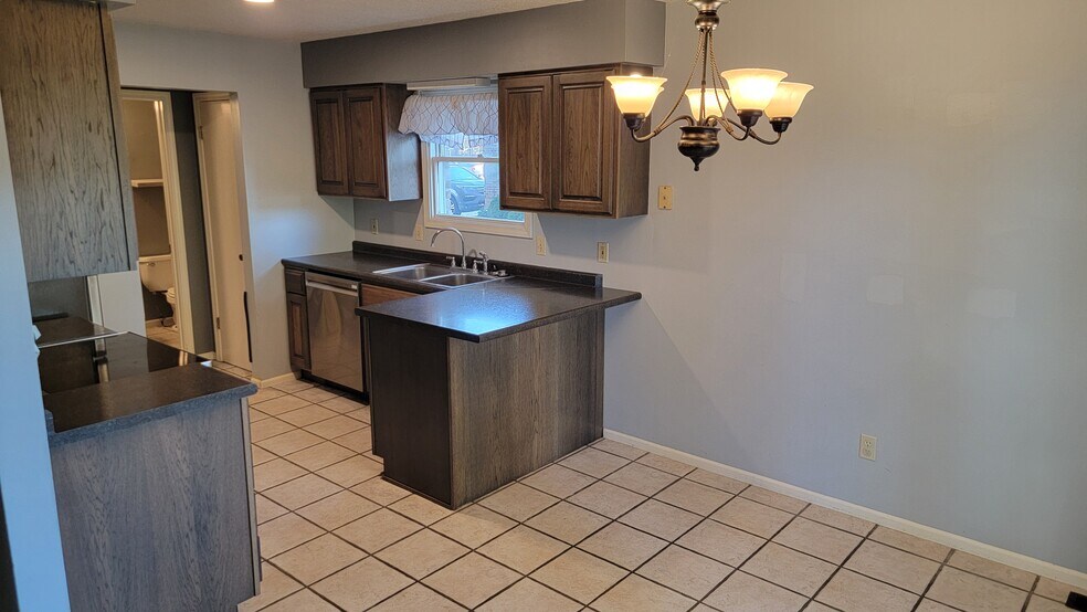Building Photo - 3051 Elijah Pky