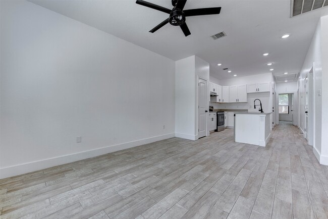 Building Photo - 5121 Southwind St