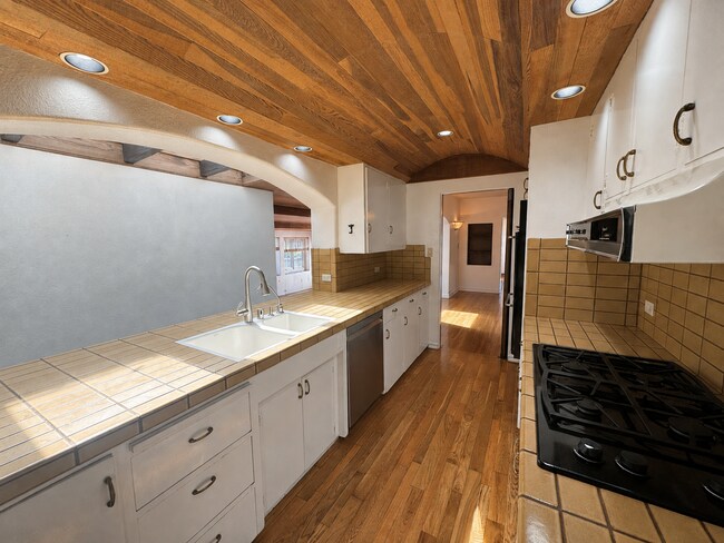 Building Photo - 352 Glen Ellen Dr