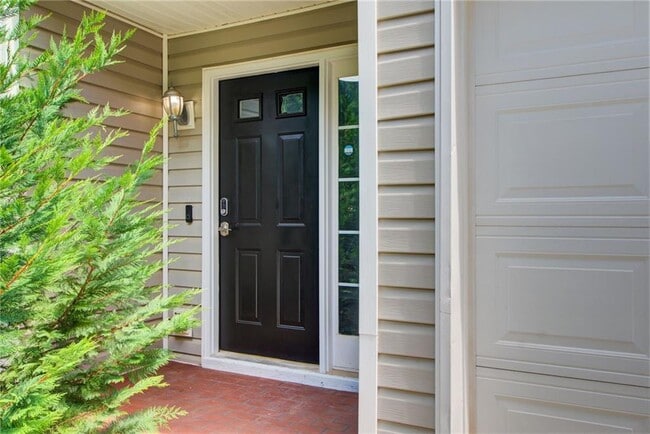 Building Photo - 2470 Stonegate Dr