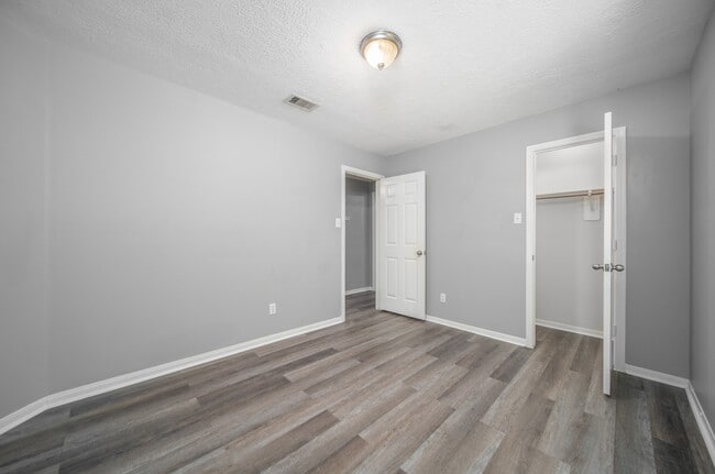 Building Photo - 327 Chateau Woods Pkwy Dr