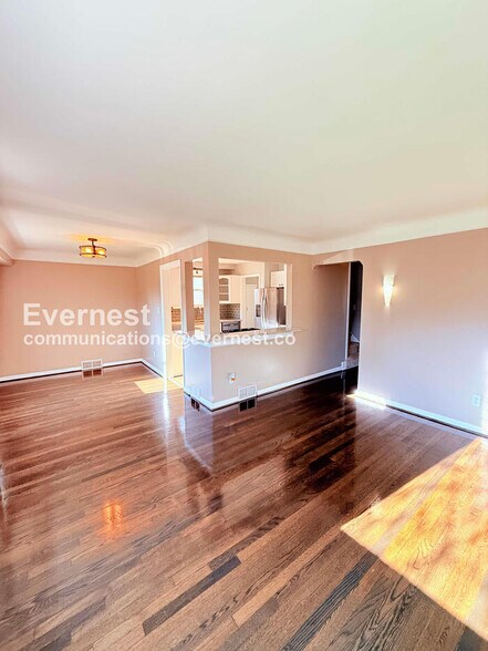 Building Photo - 605 N Dorchester Ave