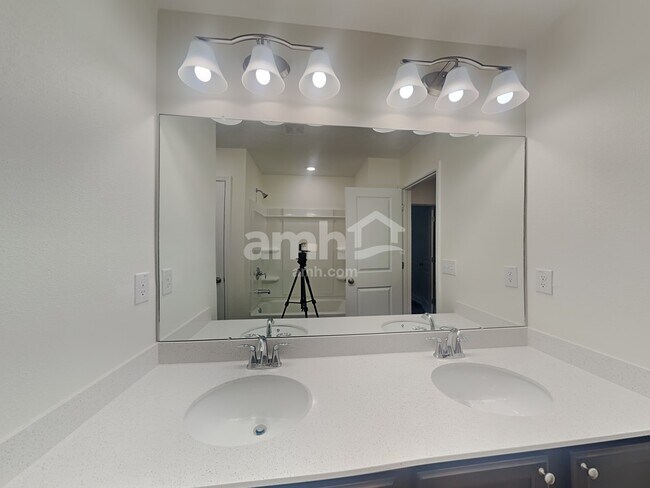 Building Photo - 2221 Saffron Walden Dr