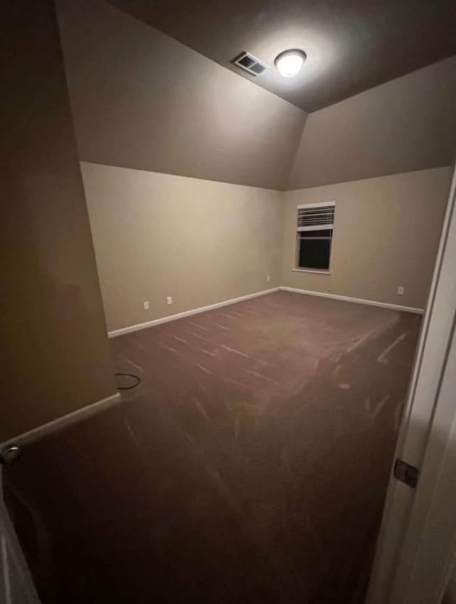 Building Photo - 656 Warwick Dr