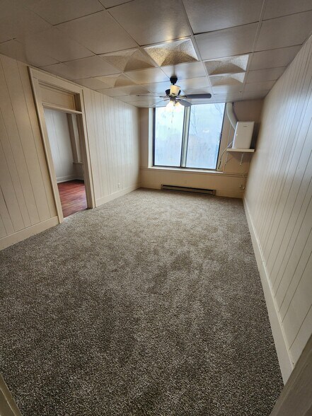 Building Photo - 321 N Main St