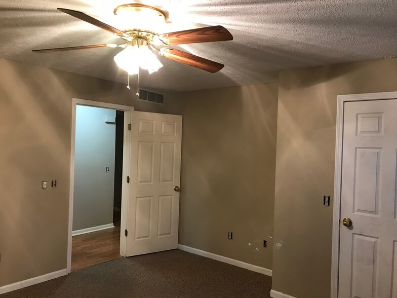 Bedroom - 8 Bay Heights Cir