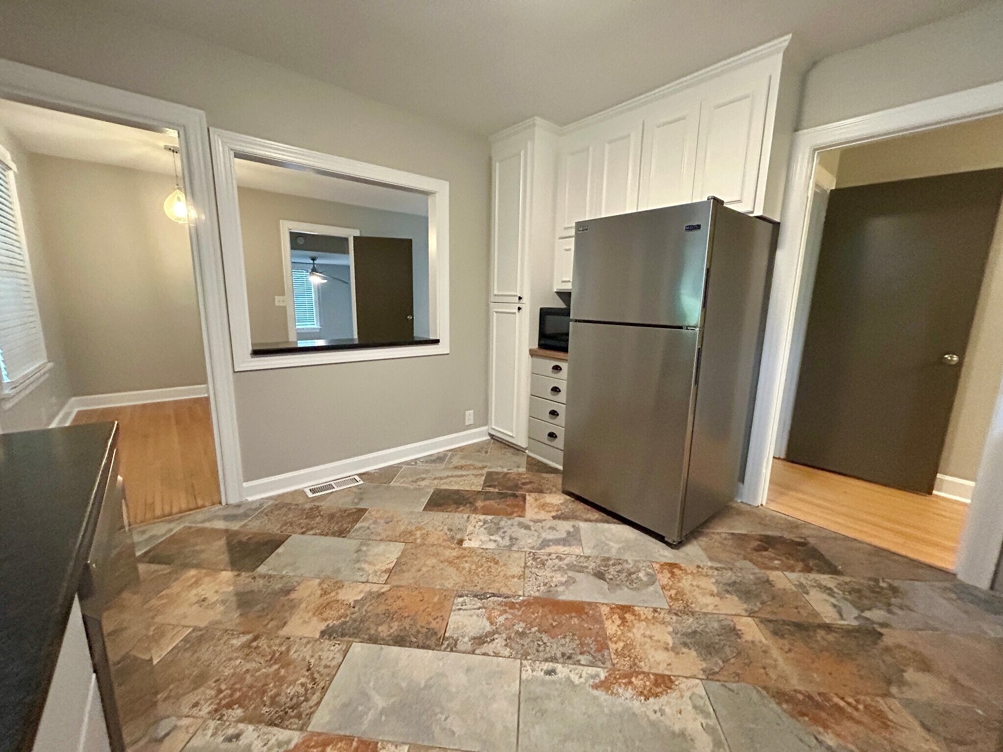 Building Photo - 247 Graeme Dr