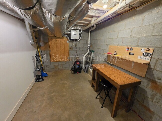 Building Photo - 156 Bradley St