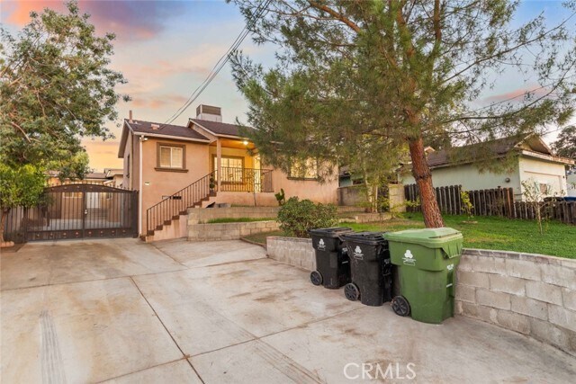 Building Photo - 10554 Plainview Ave