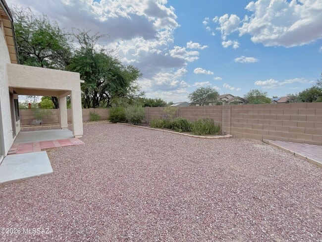 Building Photo - 11786 W Fordson Dr