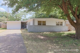 Building Photo - Adorable 4 Bedroom 2 Bath