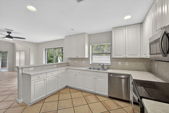 Building Photo - 131 Island Way