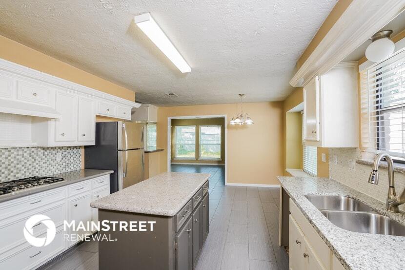 Building Photo - 15514 Cabildo Dr