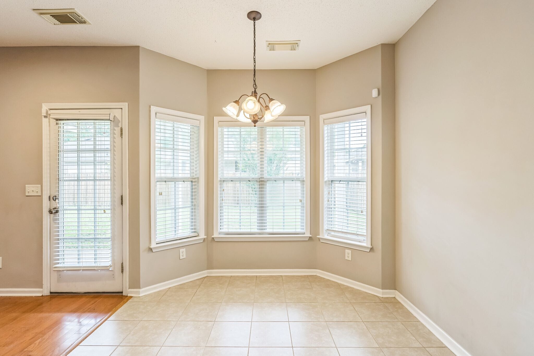 Building Photo - 2209 44th Ave