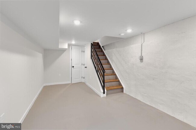 Building Photo - 2039 E Letterly St