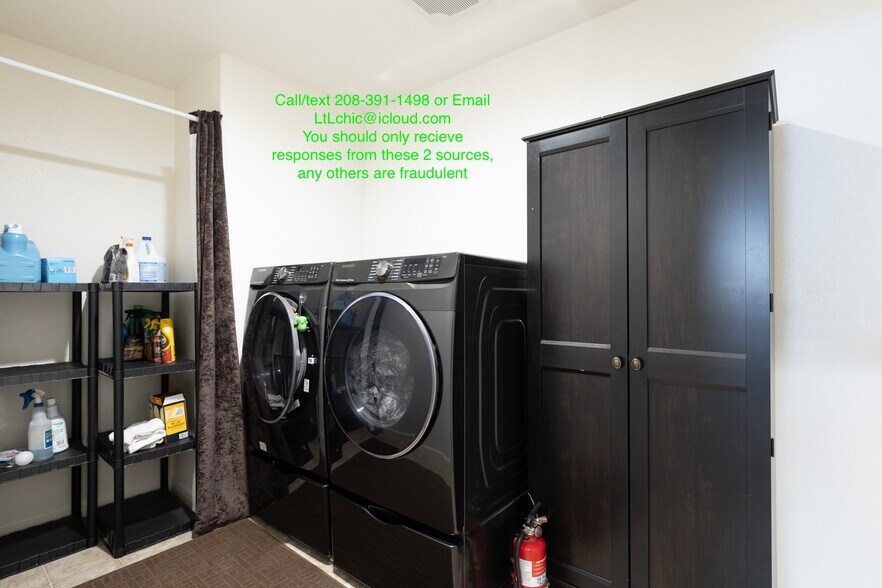 Building Photo - 1385 Deerwood St