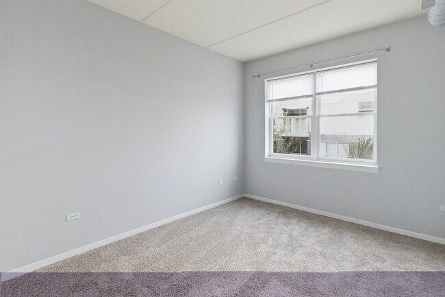 Building Photo - 873 N Larrabee St