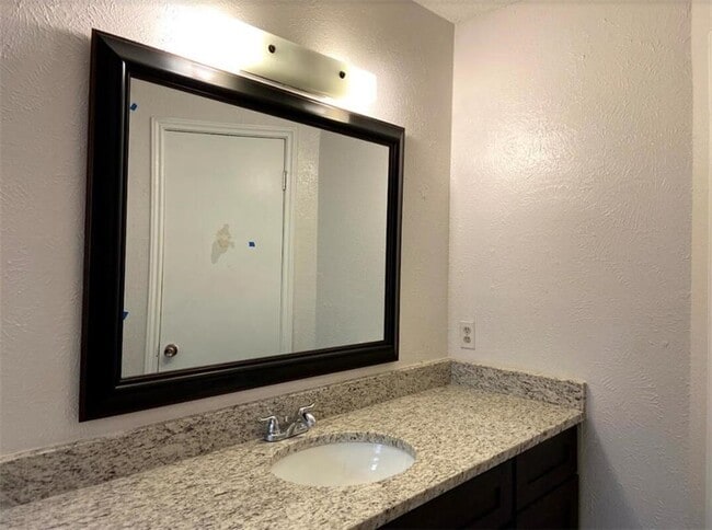 Building Photo - 12103 Sunderland Dr