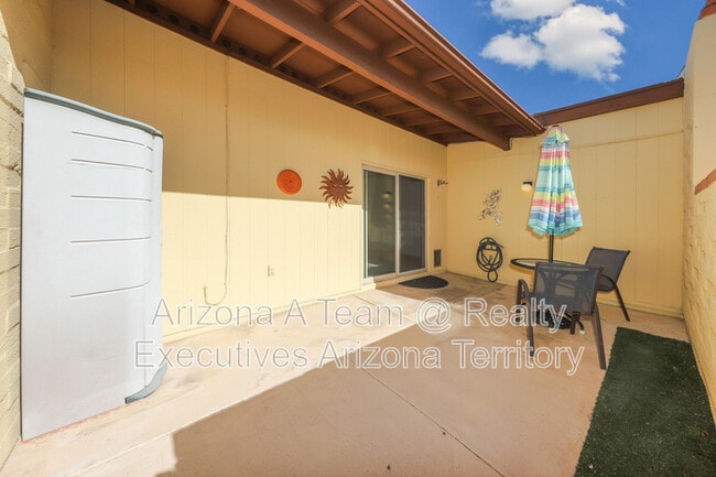 Building Photo - 8178 E Rivenoak Cir