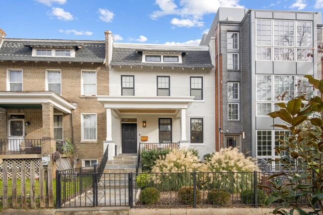 Building Photo - FURNISHED style in NoMA with Garage Parking