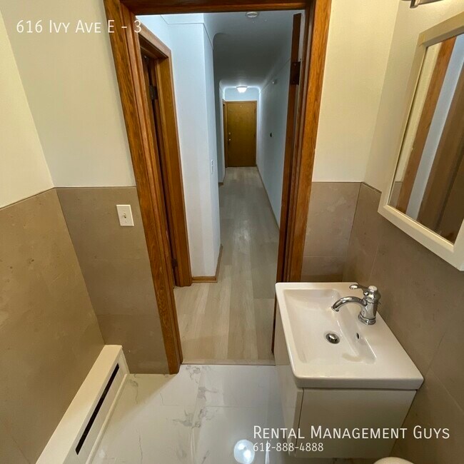 Building Photo - 616 Ivy Ave E