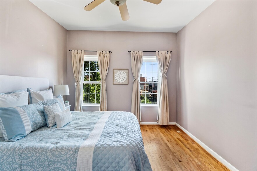 Large Bedroom (Front) - 1413 E Clement St