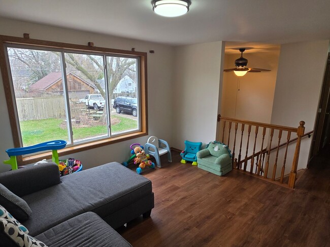 Building Photo - Updated 3 bedroom Kenosha home