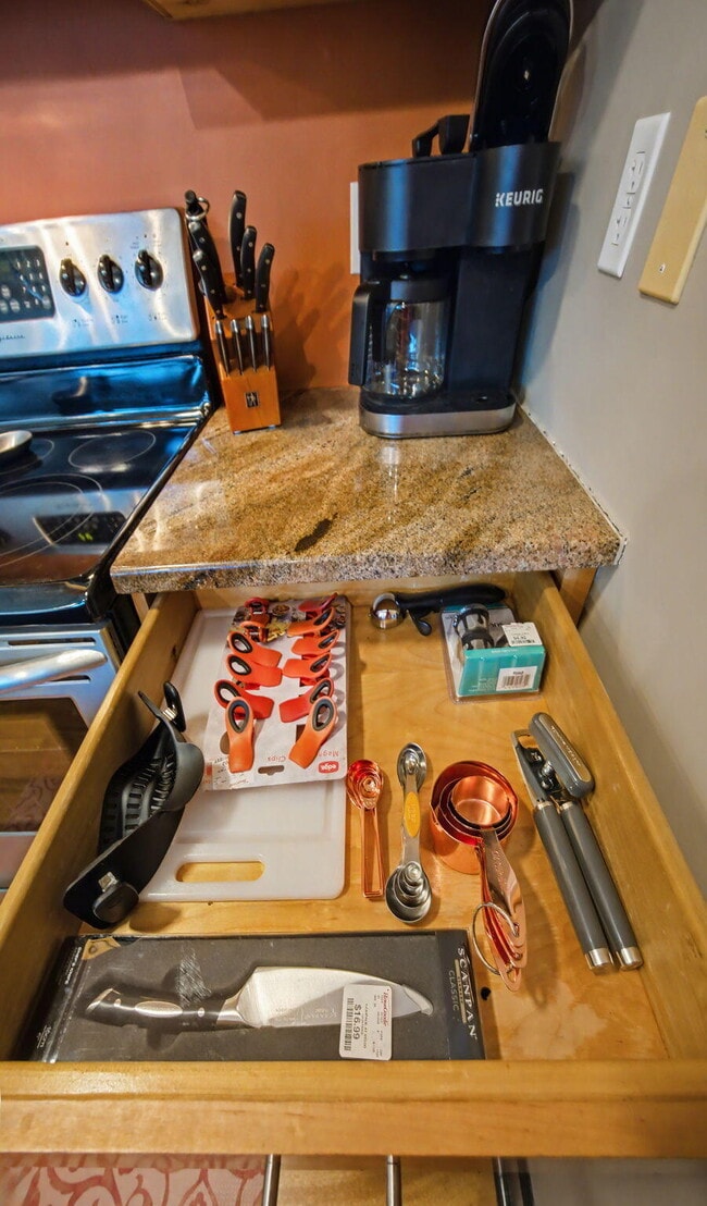 Building Photo - 261 S Limestone