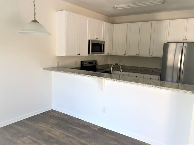 Building Photo - 2/2 Dolphin Villas Condo, Gulf Shores!