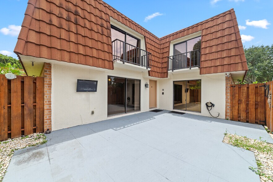 Building Photo - 3425 San Bernadino Dr