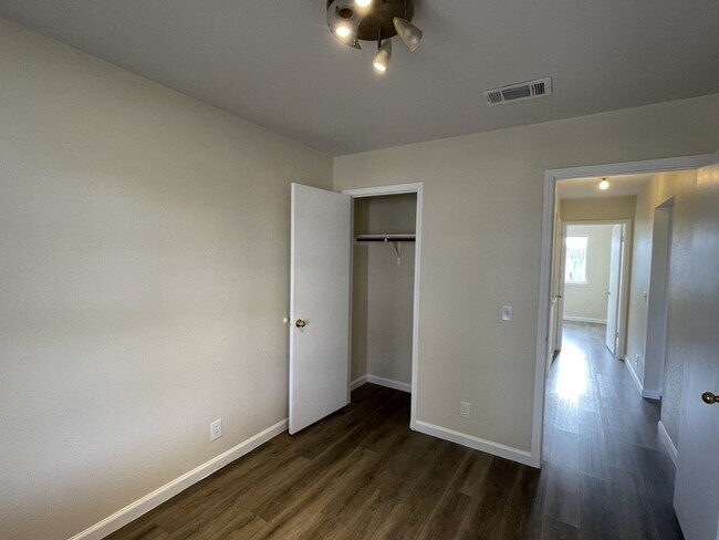 Building Photo - 1505 St Croix Ln