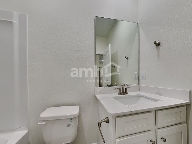 Building Photo - 11590 Bay Hl Cir