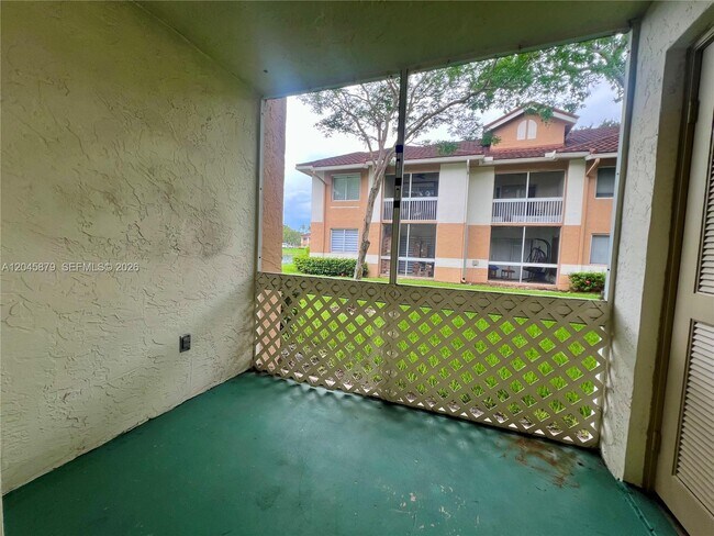 Building Photo - 842 NW 92nd Ave