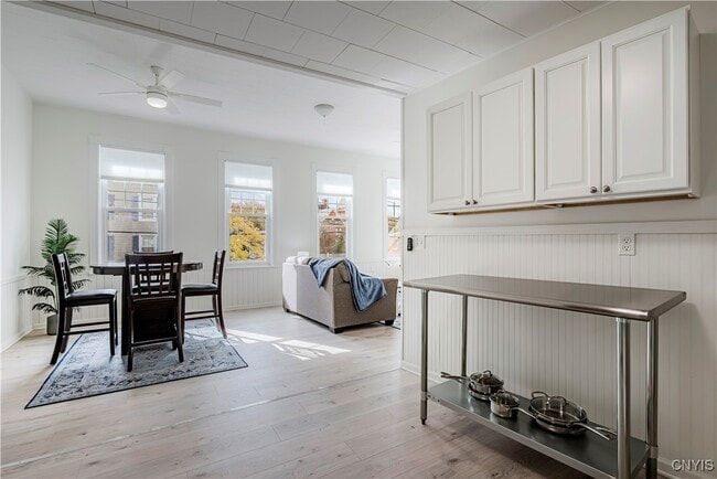 Building Photo - 16 College St