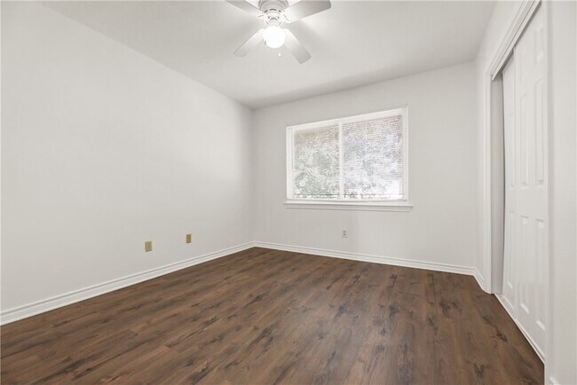 Building Photo - 1201 Autumn Cir