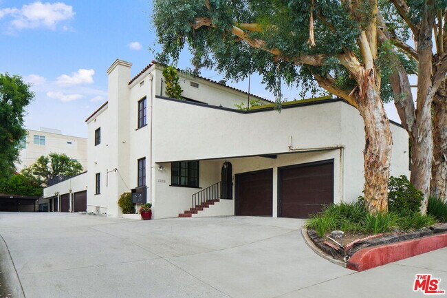 Building Photo - 1335 N Fairfax Ave
