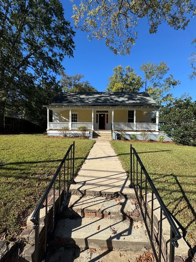 Building Photo - 527 E Cambridge Ave