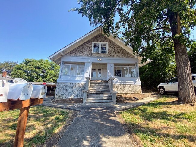 Primary Photo - 2 br, 1 bath House - 1836 NE Klamath Ave