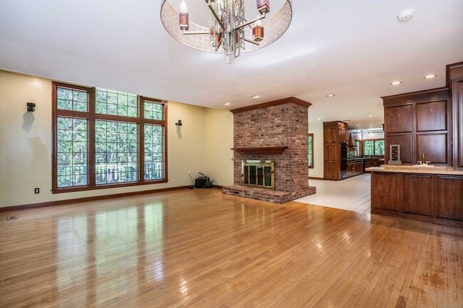 Building Photo - 3 Eton Pl