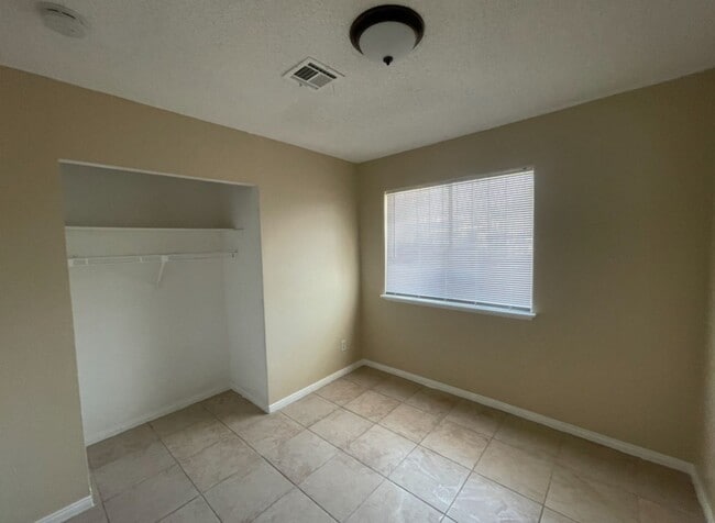 Building Photo - Beautiful 4 Bedroom 2 Bathroom house ( Smo...