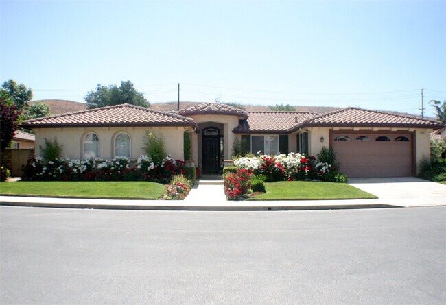 Building Photo - Beautiful Calabasas home with marble floor...
