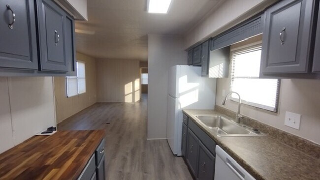 Building Photo - Beautiful Remodeled 2BR/2Bath Home - Granbury - Indian Harbor