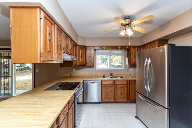 Building Photo - Comfortable Ranch-Style Living with Large Fenced Backyard!