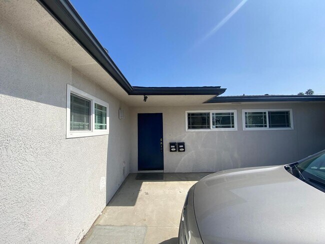 Building Photo - 4BD/2BA House on 63rd!